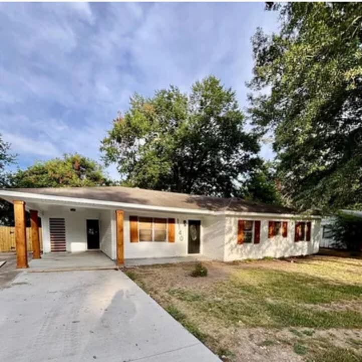 1140 Longview Dr in Greenville, MS - Building Photo