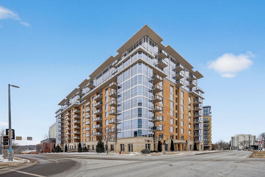 625 N Segoe Rd in Madison, WI - Foto de edificio