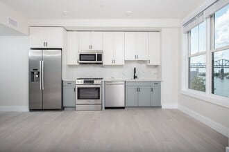 425 Border Street in Boston, MA - Building Photo - Building Photo