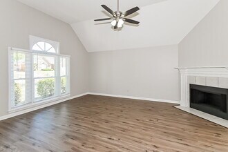 1555 Appling Wood Cove N in Cordova, TN - Foto de edificio - Building Photo