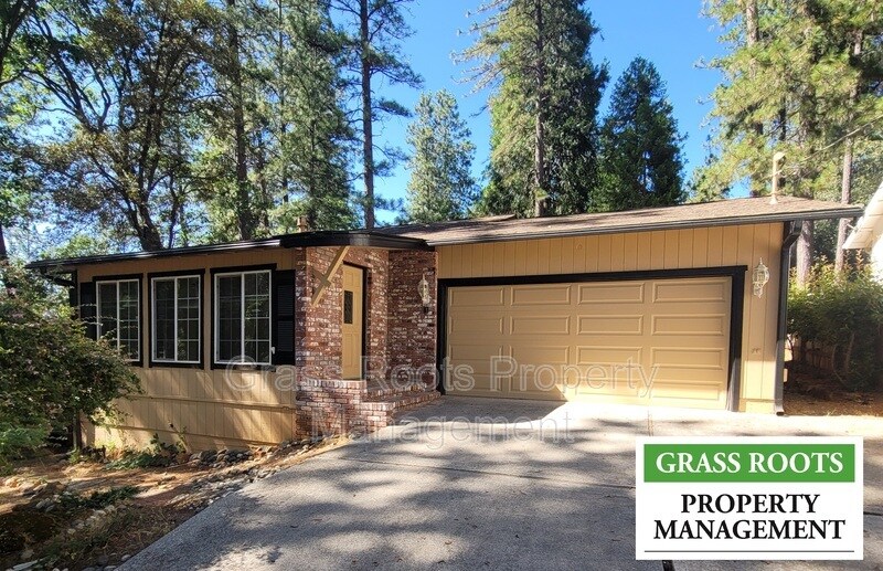 11802 Francis Dr in Grass Valley, CA - Building Photo