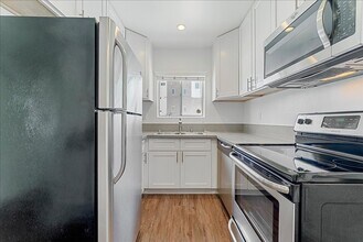 5703 Hazeltine Ave in Los Angeles, CA - Building Photo - Building Photo