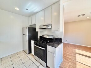 100 N Clark Dr in Los Angeles, CA - Building Photo - Building Photo