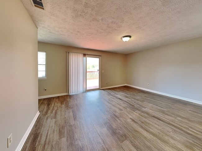 1749 Big Valley Way in Stone Mountain, GA - Foto de edificio - Building Photo