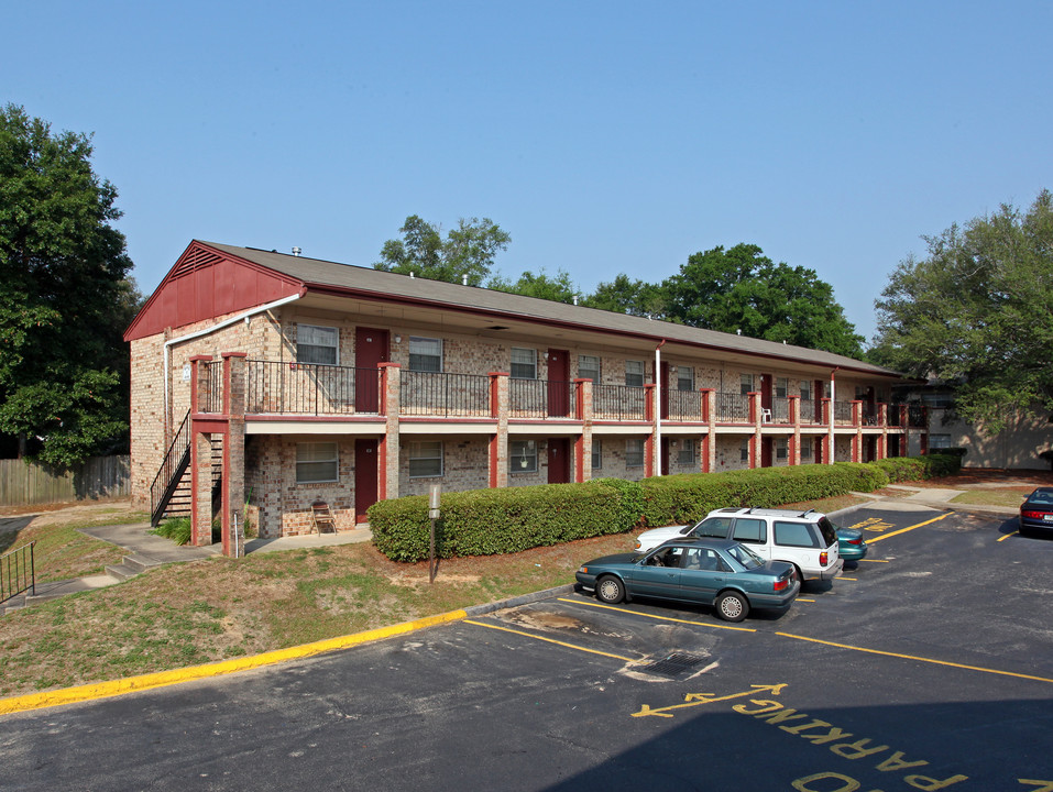 The Moorings Apartments in Pensacola, FL - Building Photo