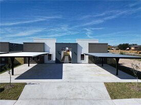 28 Hilltop S Ave in Edinburg, TX - Building Photo