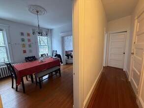 98 Cypress St, Unit 3 in Brookline, MA - Foto de edificio - Building Photo