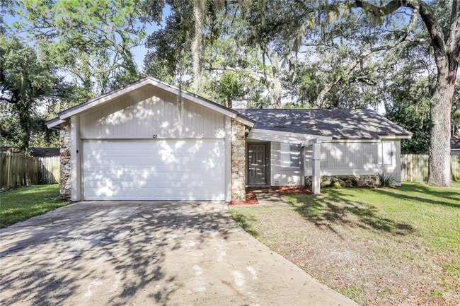 105 Whispering Pines Ct