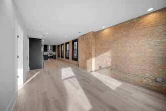 1320 W 19th St, Unit A3 in Chicago, IL - Building Photo - Building Photo