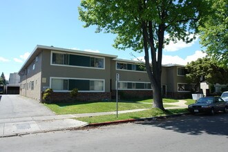 Woodmont Apartments in San Jose, CA - Foto de edificio - Building Photo