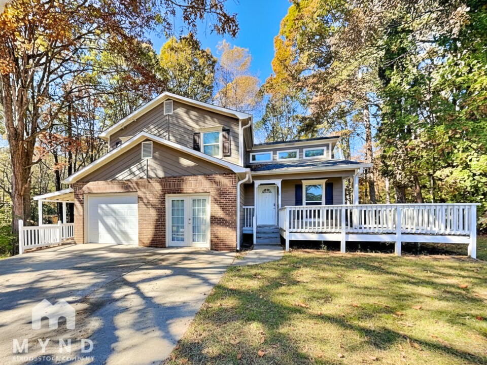 3004 Cardinal Dr in Lithia Springs, GA - Foto de edificio