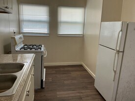 2820 W Carmen Ave in Milwaukee, WI - Building Photo