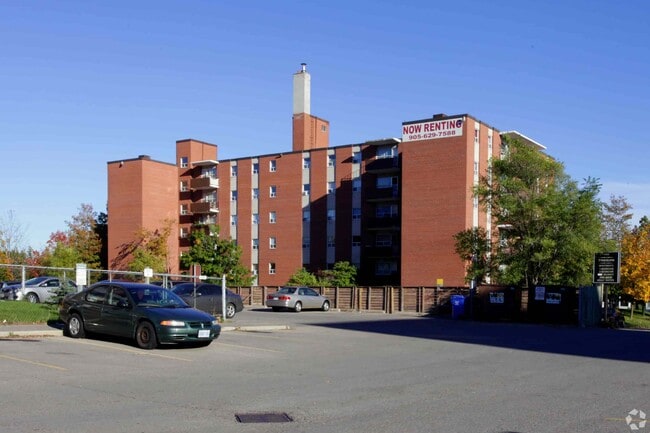 WESTWOOD APARTMENTS in Mississauga, ON - Building Photo - Building Photo