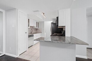 14777 Wunderlich Dr in Houston, TX - Building Photo