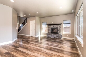 3005 NE Marea Dr in Bend, OR - Foto de edificio - Building Photo