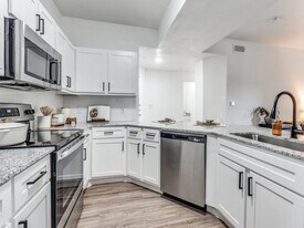 Creekstone in Austin, TX - Building Photo