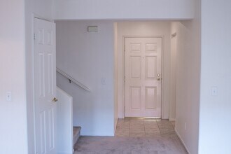 1953 Marie Ave, Unit A in Rosamond, CA - Foto de edificio - Building Photo