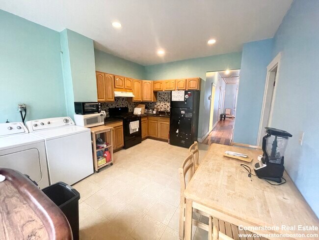 1562 Tremont St, Unit 3 in Boston, MA - Foto de edificio - Building Photo