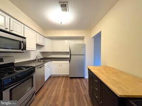 2404 Albot Rd in Reston, VA - Building Photo - Building Photo