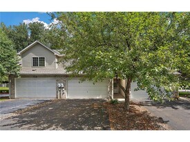 6496 15th St Pl N in Oakdale, MN - Building Photo