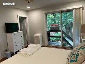 25 Washington Ave in East Hampton, NY - Building Photo - Building Photo