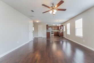 924 Creek Oak Dr in Murfreesboro, TN - Foto de edificio - Building Photo