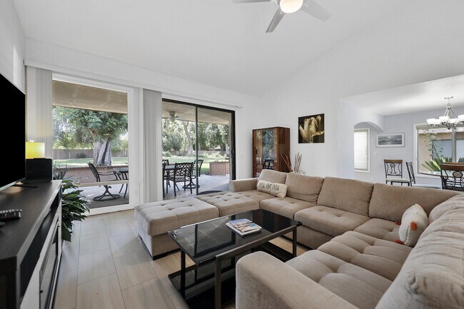 5 Majorca Dr in Rancho Mirage, CA - Foto de edificio - Building Photo