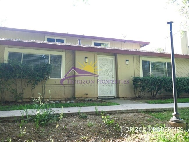 5808 Shadow Creek Dr in Sacramento, CA - Building Photo - Building Photo