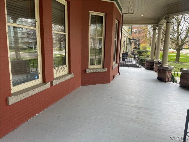 1115 Delaware Ave in Buffalo, NY - Building Photo - Building Photo