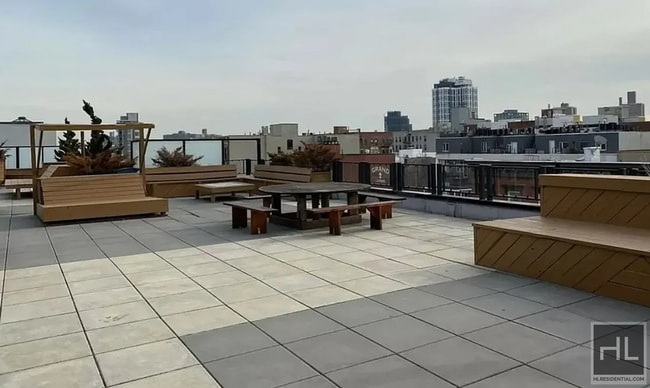 687 Driggs Ave in Brooklyn, NY - Building Photo - Building Photo