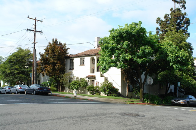 1700 Le Roy Ave in Berkeley, CA - Foto de edificio - Building Photo