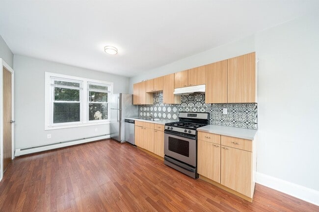 213 Ogden Ave. in Jersey City, NJ - Foto de edificio - Building Photo