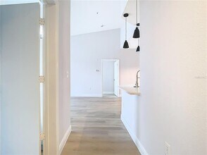 5560 Metrowest Blvd in Orlando, FL - Building Photo - Building Photo