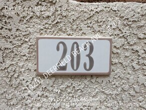 10201 Deerfield Beach Ave, Unit #203 in Las Vegas, NV - Building Photo - Building Photo