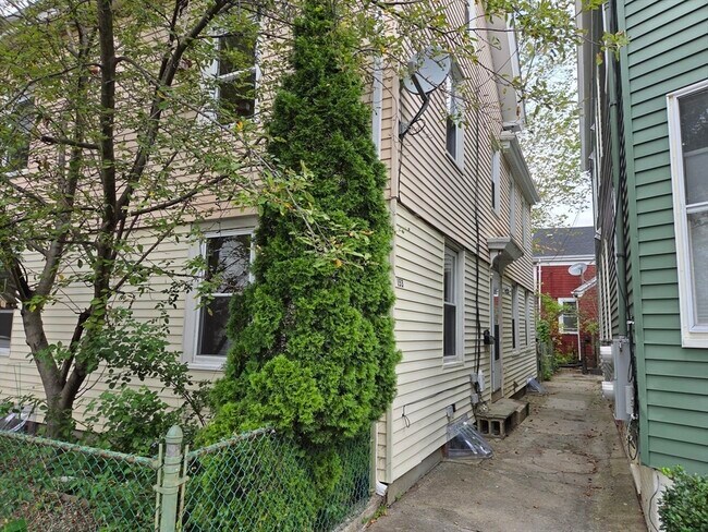 153 Hamilton St in Cambridge, MA - Building Photo - Building Photo