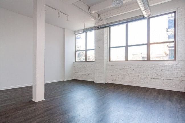 932 W Dakin St, Unit 304