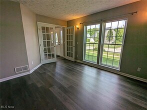 7912 Wildel Dr in Twinsburg, OH - Foto de edificio - Building Photo