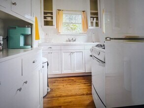 812 14th St, Unit Cottage 4 in Santa Monica, CA - Building Photo - Building Photo