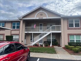 6424 Spring Flower Dr, Unit 25 in New Port Richey, FL - Building Photo