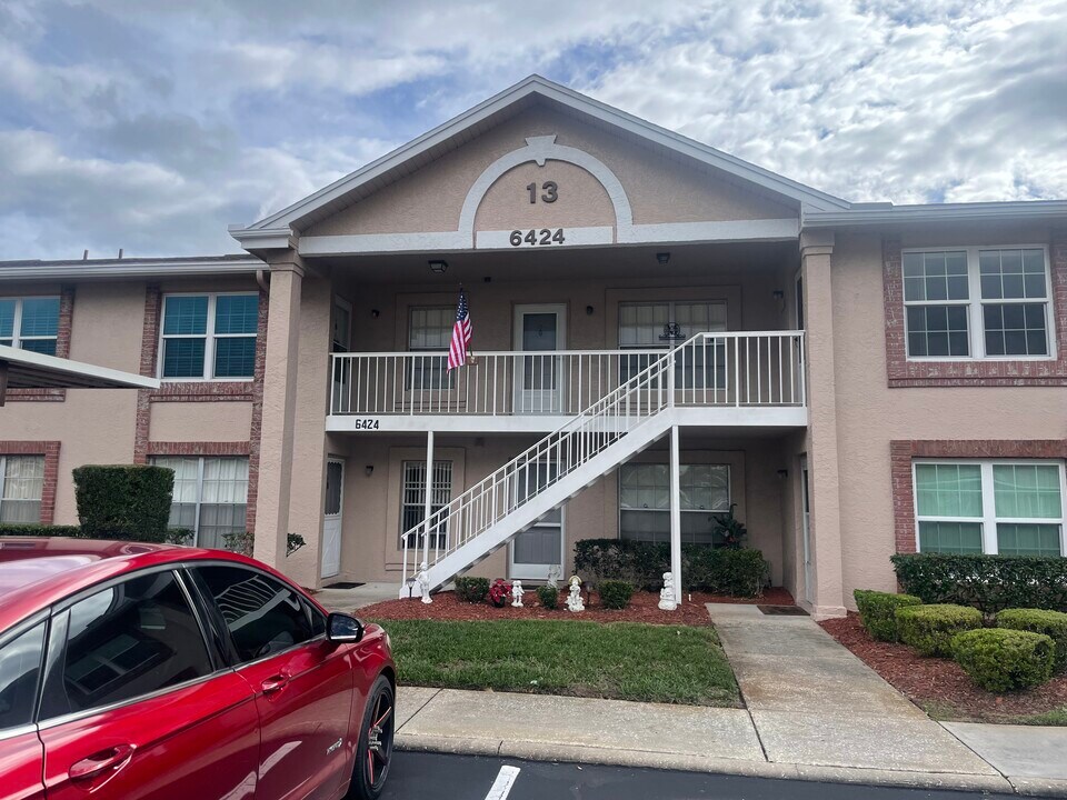 6424 Spring Flower Dr, Unit 25 in New Port Richey, FL - Foto de edificio