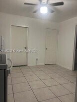 910 NW 75th St in Miami, FL - Building Photo
