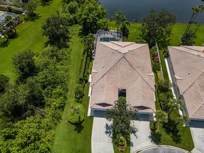 8408 SE Paurotis Ln in Hobe Sound, FL - Building Photo - Building Photo