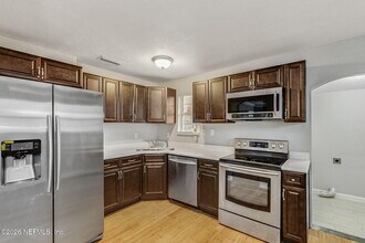 4472 Melvin Cir E in Jacksonville, FL - Building Photo - Building Photo