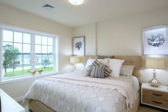 Woodmont Commons Apartments in Londonderry, NH - Foto de edificio - Interior Photo