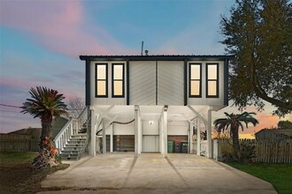 204 Yaupon Dr in Baytown, TX - Foto de edificio - Building Photo