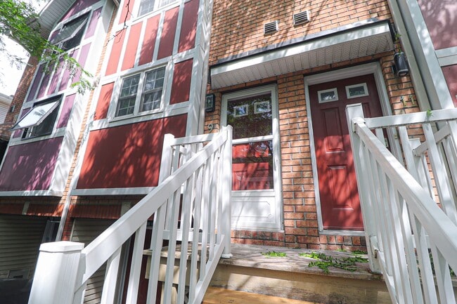 25 Bayswater Ave in Ottawa, ON - Building Photo - Building Photo
