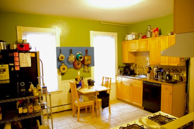 10 Bucknam St, Unit 201 in Boston, MA - Building Photo - Building Photo