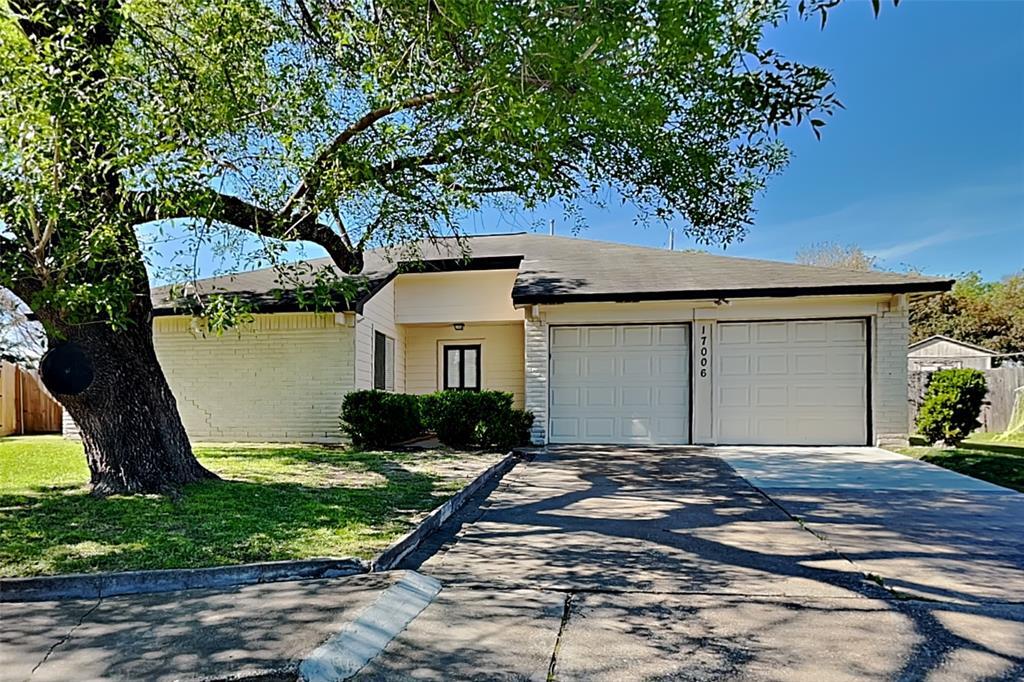 17006 Barton Oaks Ct in Houston, TX - Building Photo