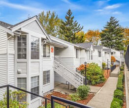 Westview Village in Renton, WA - Foto de edificio - Building Photo