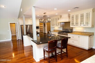 385 Somerset Cir in Thousand Oaks, CA - Building Photo - Building Photo